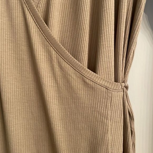 BANANA REPUBLIC WRAP RIBBED TOP - Picture 2 of 3